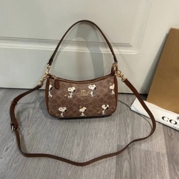 COACH X Peanuts Teri Shoulder Bag In Signature Canvas With Snoopy - Picture 3 of 8